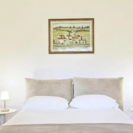 Spacious With Private Pool & Garden Near Chianti Apartment