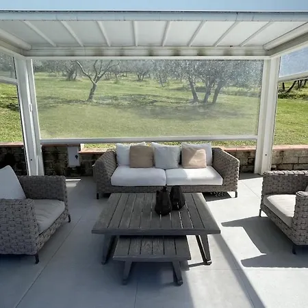 Spacious With Private Pool & Garden Near Chianti アパート インプルネータ