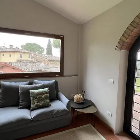 Spacious With Private Pool & Garden Near Chianti アパート *