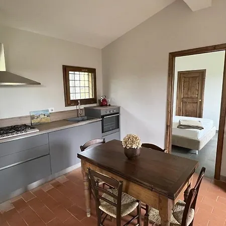Spacious With Private Pool & Garden Near Chianti אימפרונטה